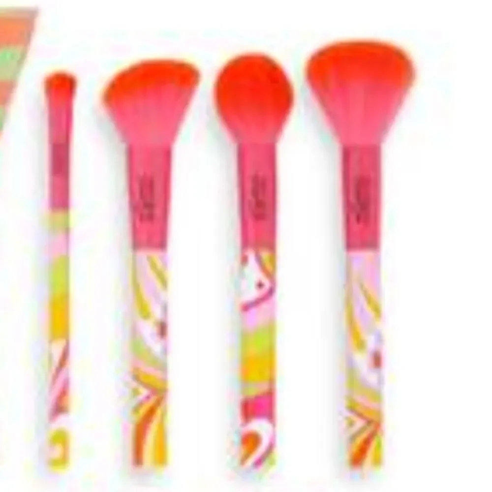 Revolution Beauty X The Simpsons Sunmer Of Love Brush‎ Set